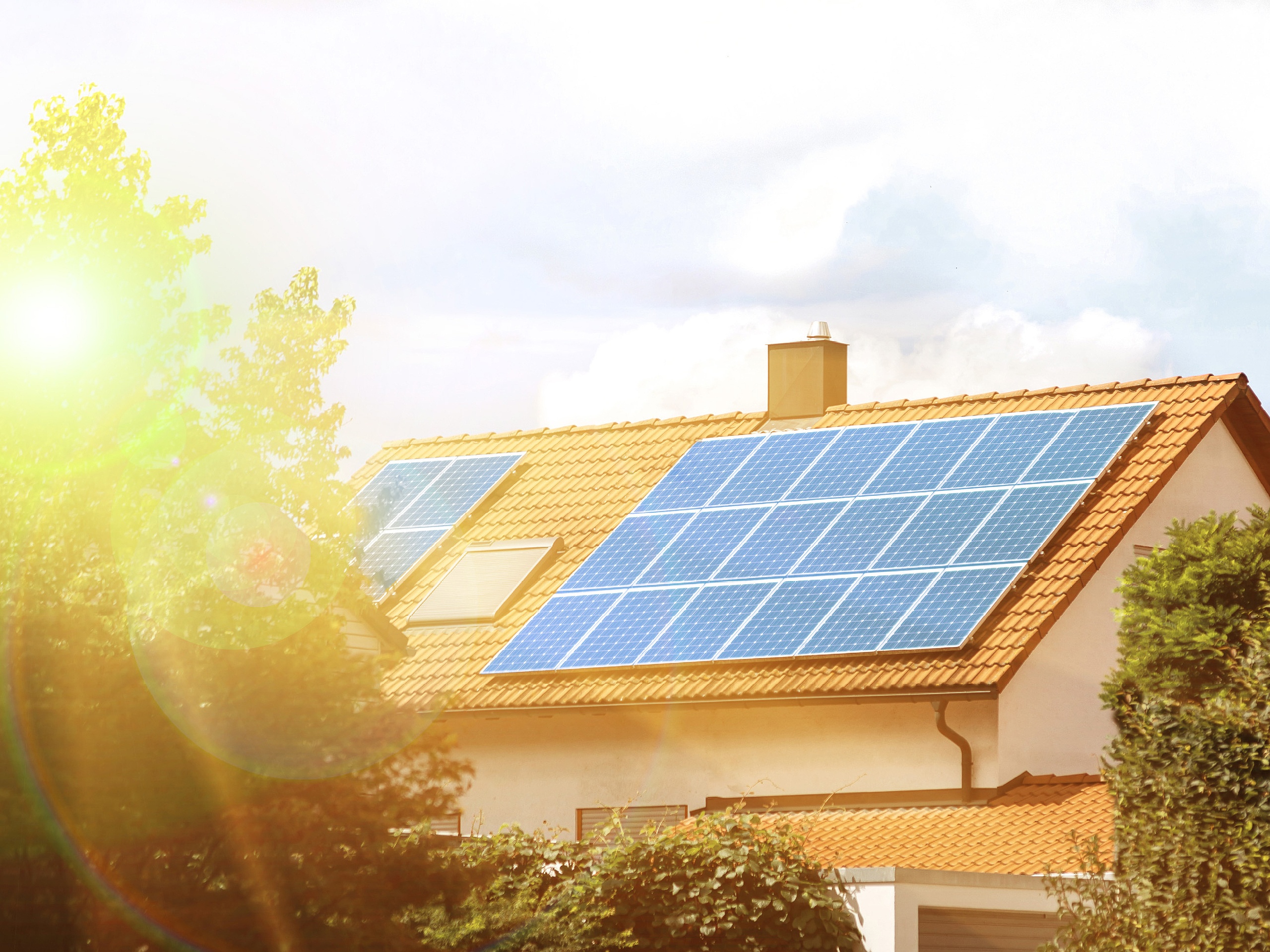 Solaranlage auf einem Dach Solaranlage auf einem Dach